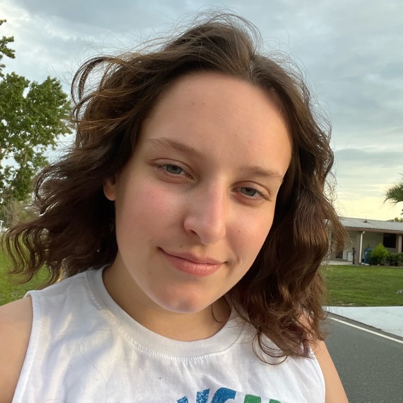 Meet your Posher, Leona - Picture 1 of 1